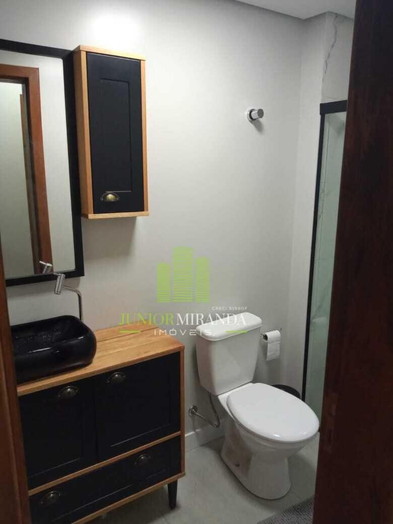 Dois Quartos Apartamento *